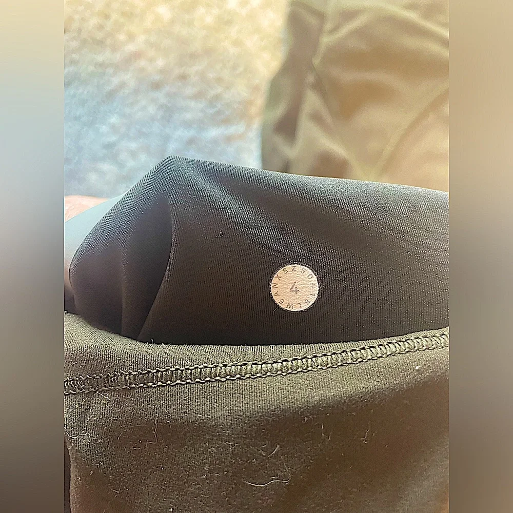 Lululemon In Movement 7/8 Everlux Tight size 4 - Picture 10 of 10